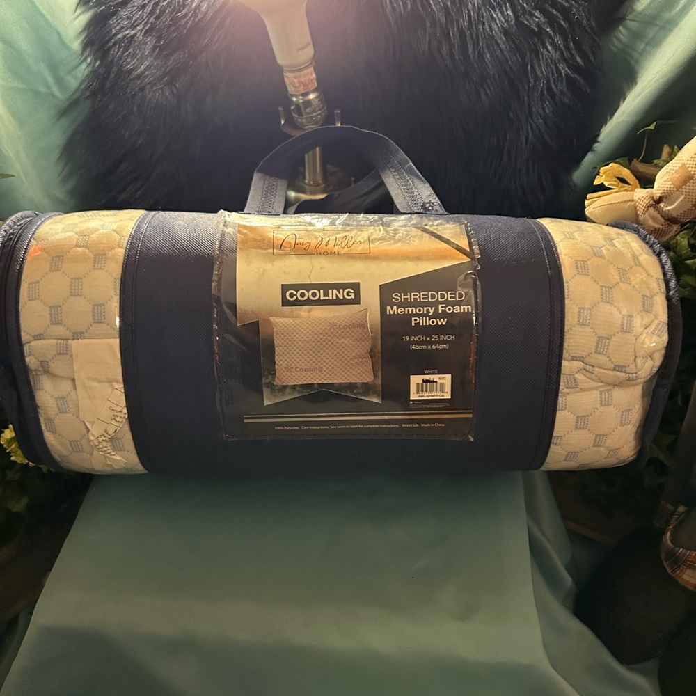 NWT Shredded Memory Foam Cooling Pillow.